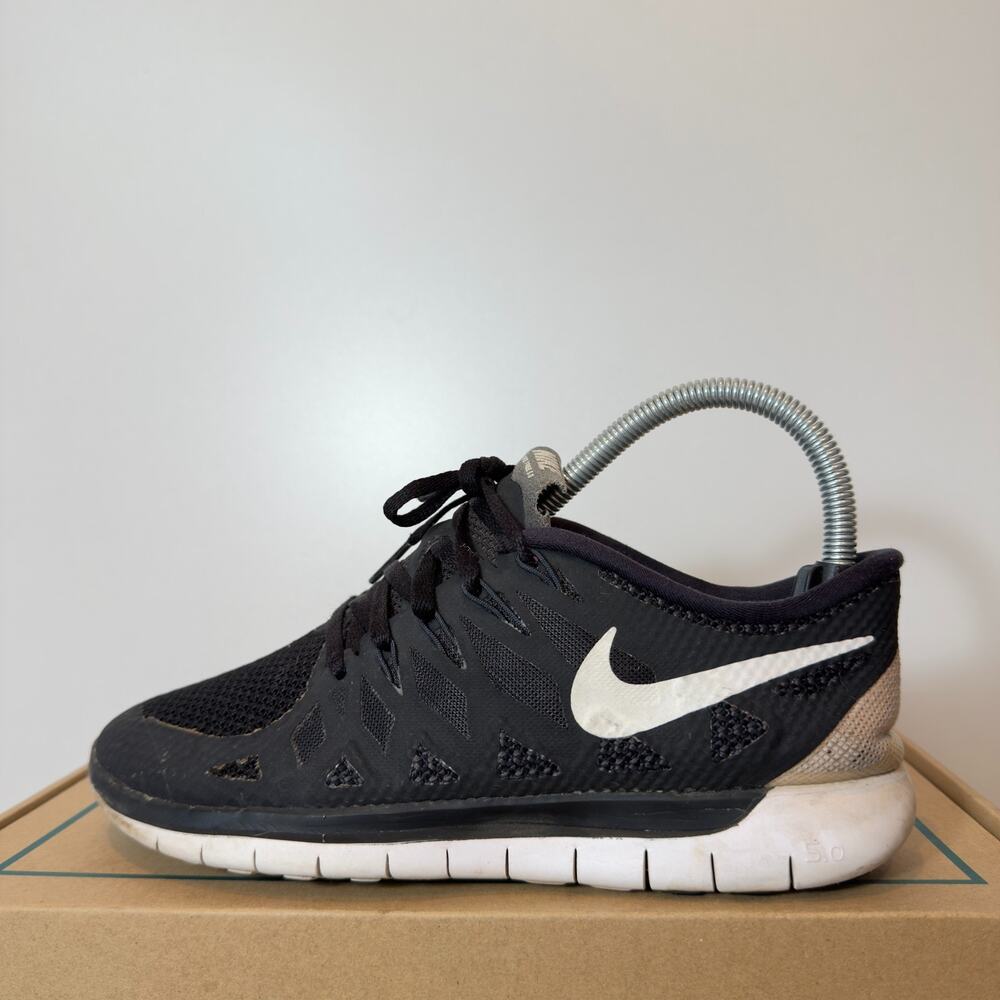 Nike Free Run 5.0 Women's 6.5 Black White Running Shoes Training Lightweight